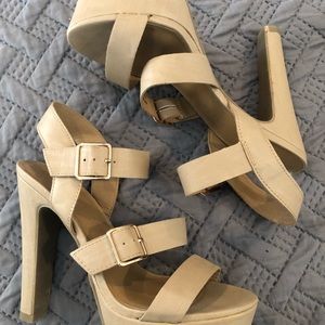 Platform heels-excellent condition
